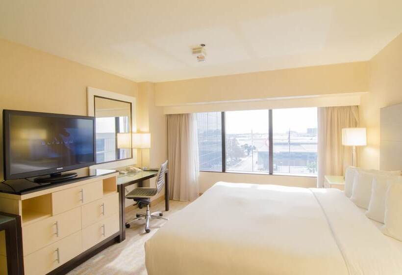适合残疾人士使用的带双人床的标准间, Hilton Los Angeles Airport