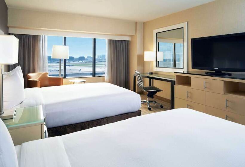 带2个双人床的标准工作室, Hilton Los Angeles Airport