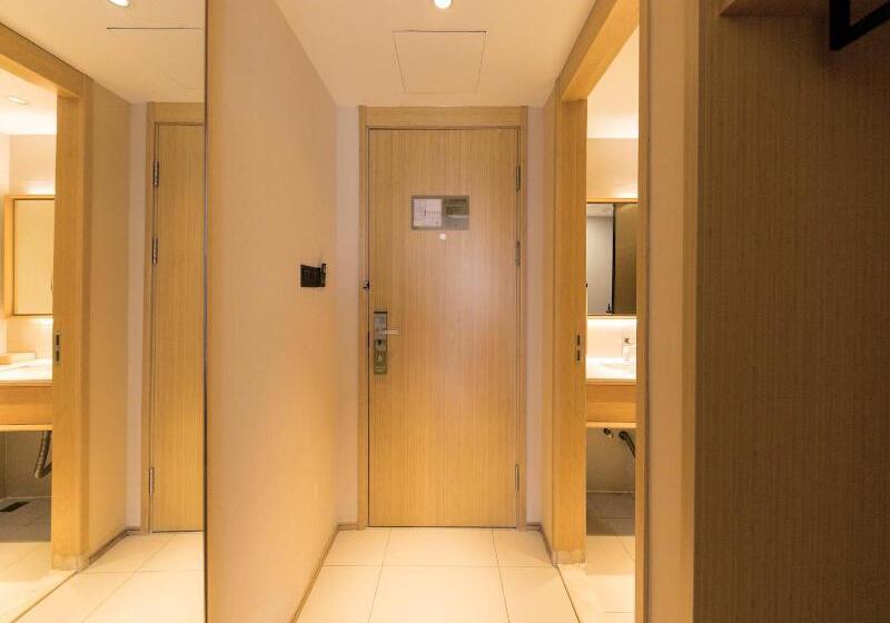 اتاق استاندارد با تخت بزرگ برای معلولان, Hilton Los Angeles Airport