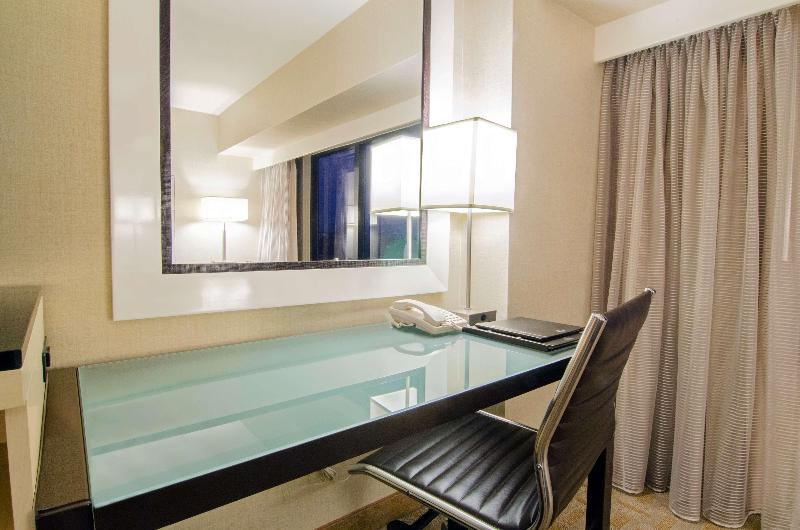 带大床的标准间, Hilton Los Angeles Airport
