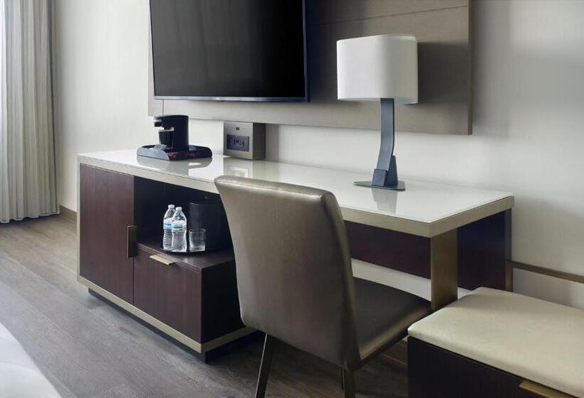 اتاق استاندارد با تخت بزرگ برای معلولان, Marriott Kansas City Overland Park