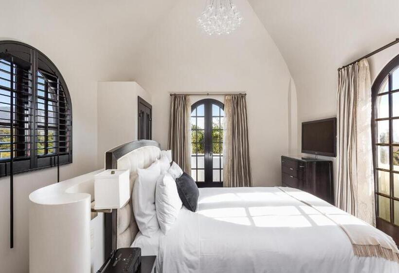 Люкс, Montecito Inn