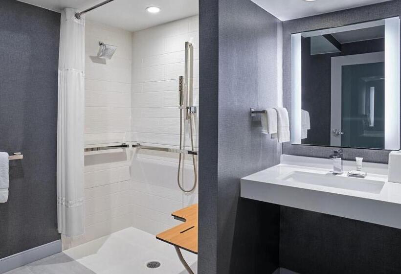 اتاق استاندارد با تخت بزرگ, Marriott Lexington Griffin Gate Golf Resort & Spa