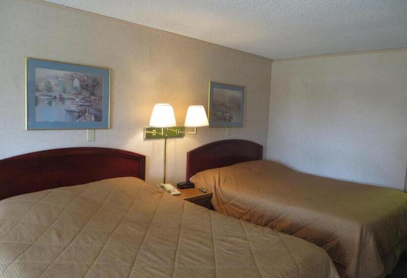 Номер Deluxe, Knights Inn Canton