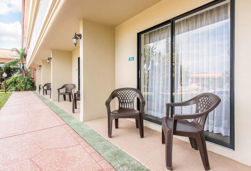 Люкс, Quality Inn & Suites Tarpon Springs South