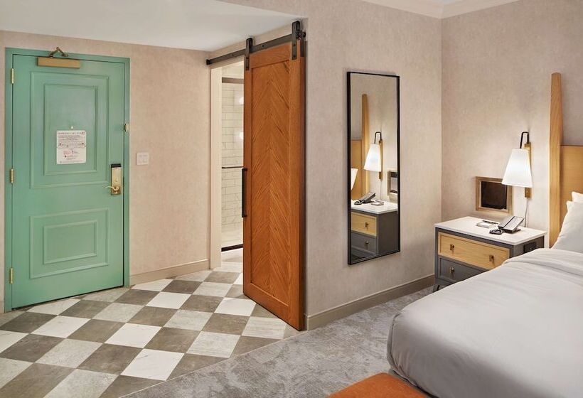 Полулюкс, Hilton Pearl River