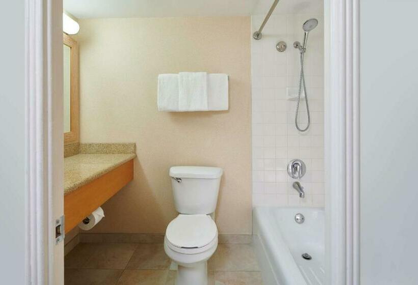 Стандартный Номер Кровать Кинг, Outrigger Waikiki Paradise
