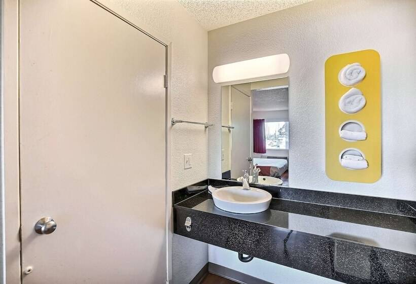Quarto deluxe, Motel 6oakland, Ca  Embarcadero