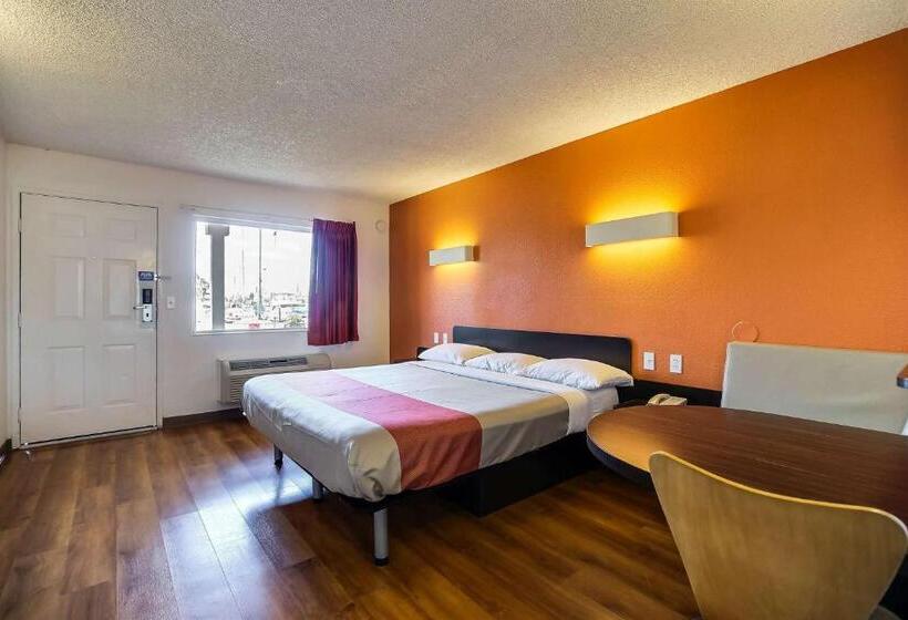 Quarto deluxe, Motel 6oakland, Ca  Embarcadero