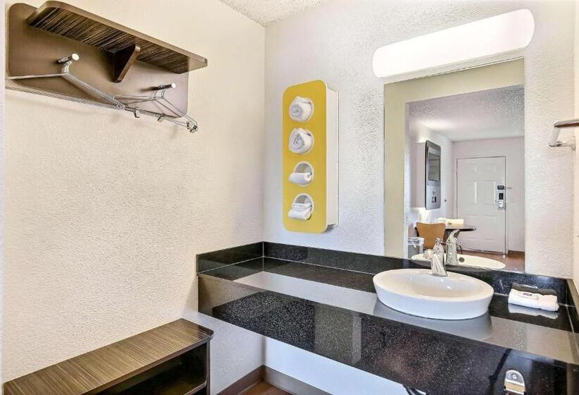 Quarto Standard Cama King, Motel 6oakland, Ca  Embarcadero