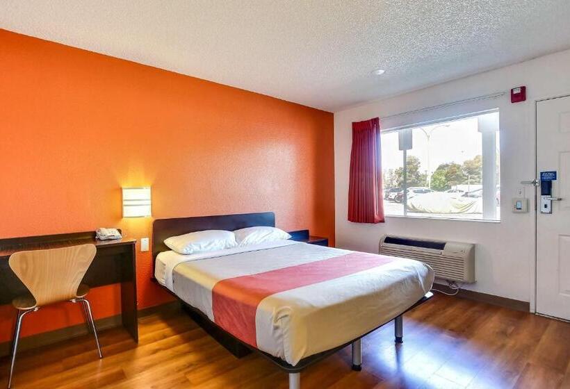 스탠다드 룸 킹사이즈 침대, Motel 6oakland, Ca  Embarcadero