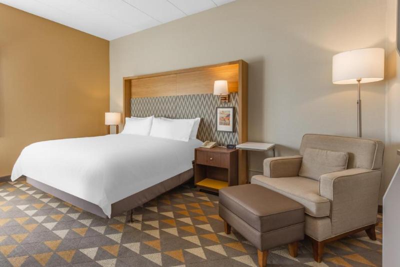 Suite Cama King, Holiday Inn Rockford, An Ihg