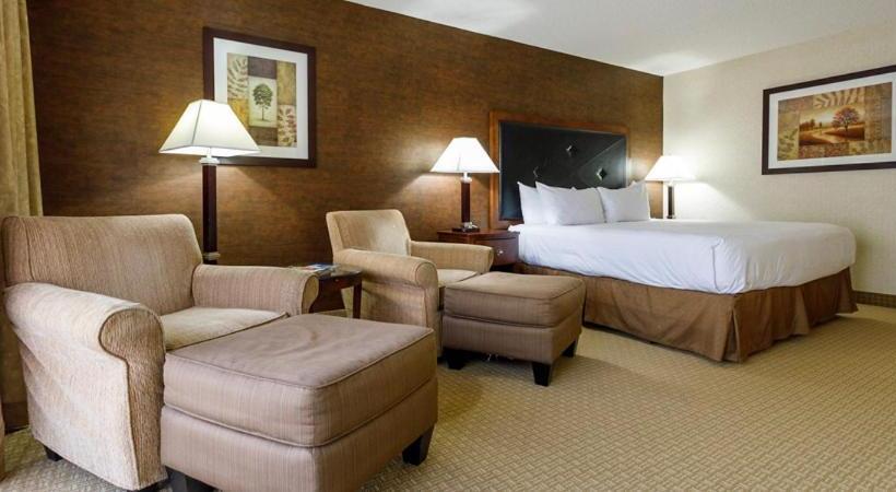 اتاق اجرایی با تخت بزرگ, Maverick Hotel And Casino By Red Lion Hotels