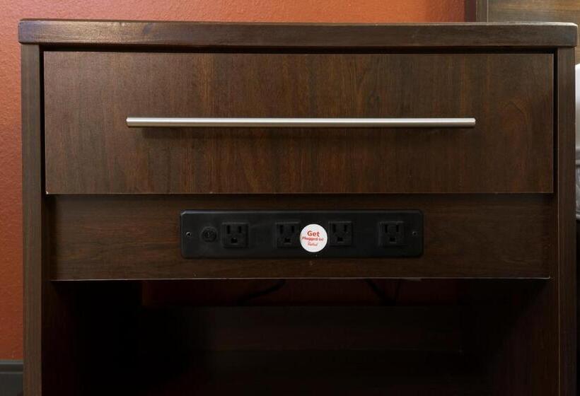 キングサイズベッドのスタンダードルーム, Red Roof Inn Plus+ University At Buffalo   Amherst