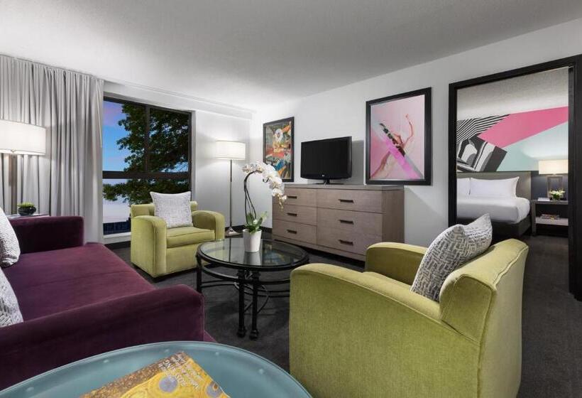Студия Стандарт, Studio Allston Hotel Boston
