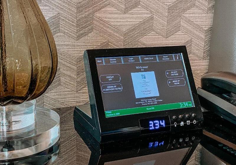 מיטת קינג בסוויטה, The St. Anthony, A Luxury Collection Hotel, San Antonio