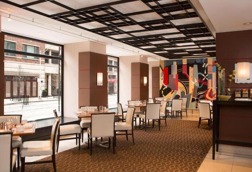 اتاق استاندارد با تخت بزرگ, Millennium Knickerbocker Chicago