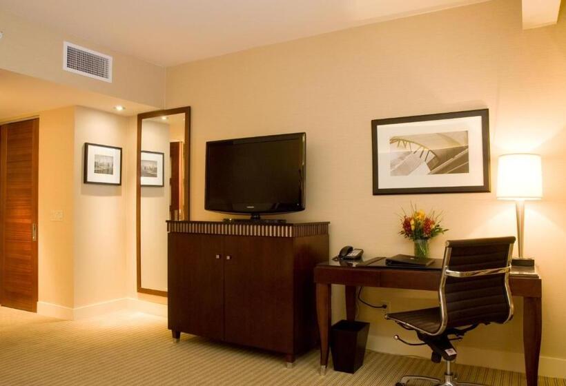 اتاق استاندارد با تخت بزرگ, Millennium Knickerbocker Chicago