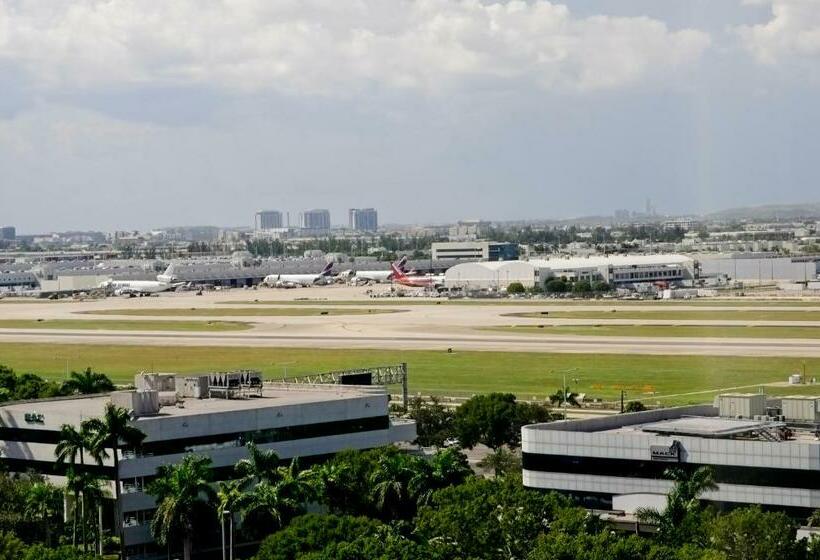 수피리어 룸 도시 전망, Pullman Miami Airport