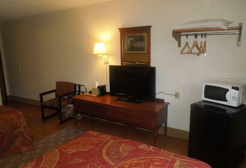 Номер Deluxe, Super 8 By Wyndham Waldorf