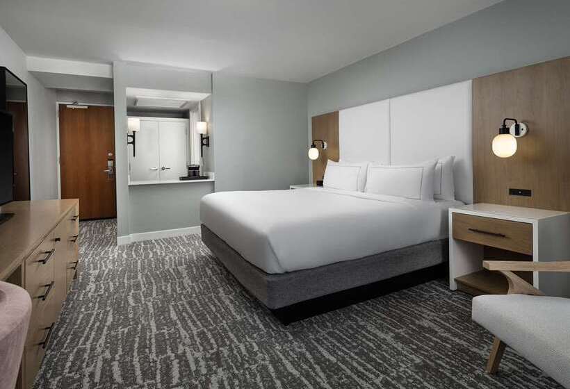 Стандартный Номер Кровать Кинг, The Woodlands Resort, Curio Collection By Hilton