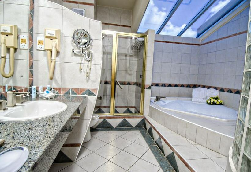 اتاق استاندارد با تخت دوبل و چشم‌انداز دریا, Accra Beach Hotel & Spa