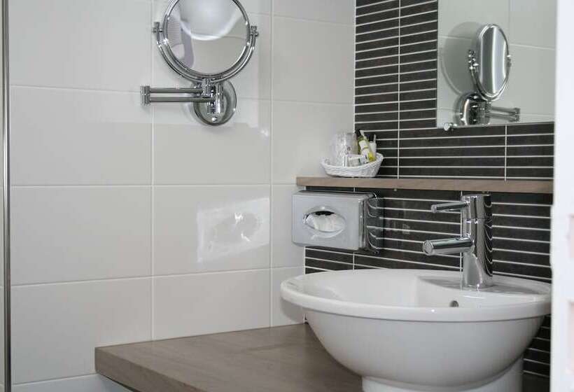 Номер Престиж, Hôtel Mercure Saintlô Centre