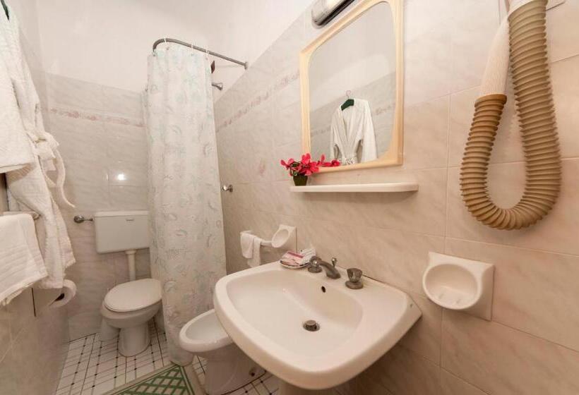 Quarto Economy, Villa Franca
