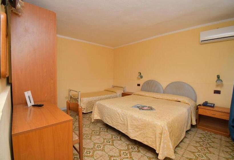 Quarto Triplo Estandar, Villa Franca