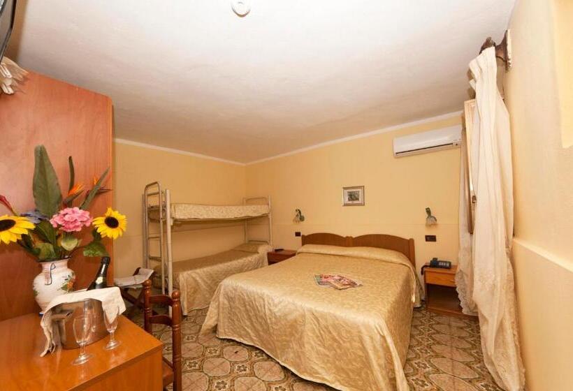 Quarto Quádruplo Estandar, Villa Franca