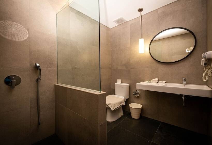 Номер Deluxe с Балконом, Yulia Beach Inn Kuta