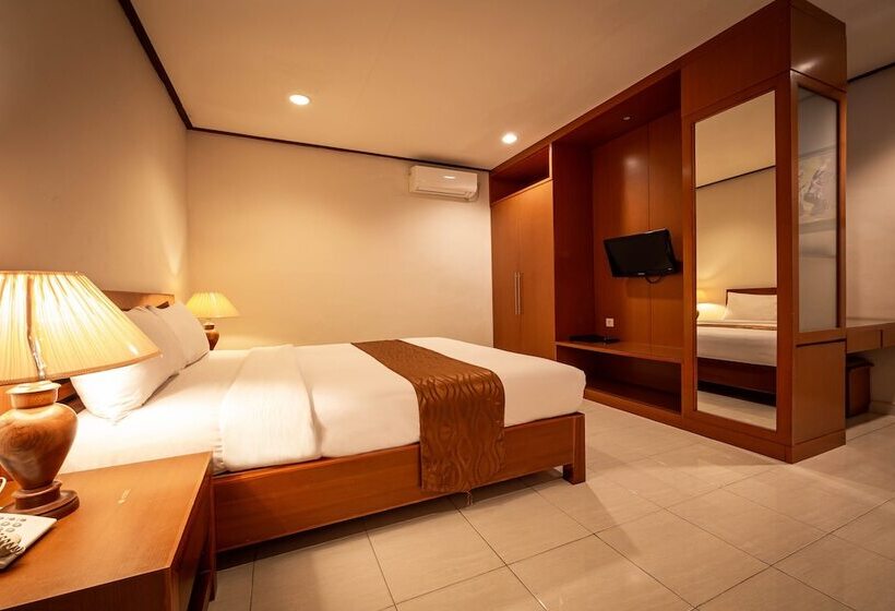 Номер Deluxe Вид на Сад, Yulia Beach Inn Kuta