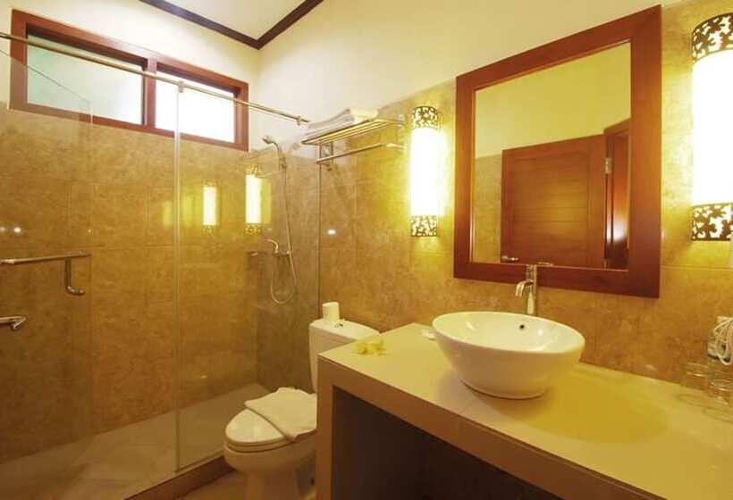 Номер Deluxe с Балконом, Yulia Beach Inn Kuta