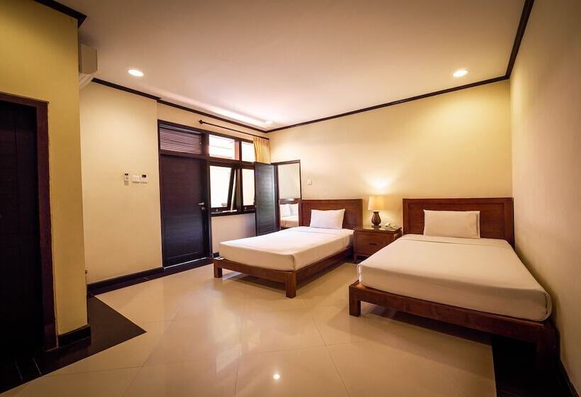 Номер Deluxe Вид на Сад, Yulia Beach Inn Kuta