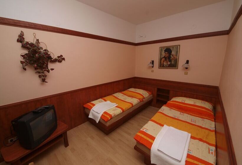 Номер Стандарт, Holiday Hotel Macocha