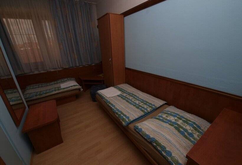 Полулюкс, Holiday Hotel Macocha