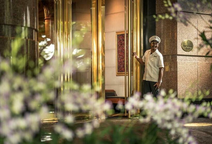اتاق لوکس با تخت بزرگ, Four Seasons Hotel Singapore