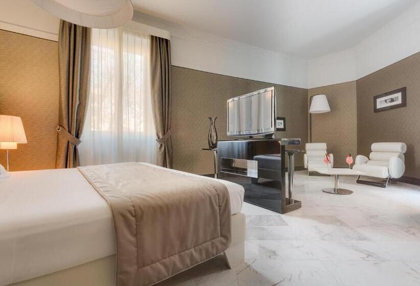 اتاق لوکس با تخت بزرگ, Grand Hotel Palace Rome