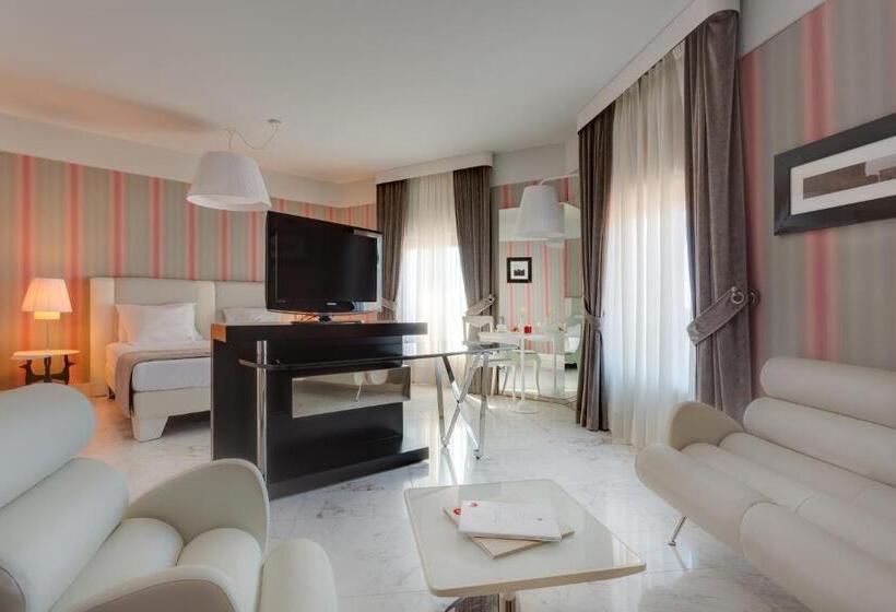 سوییت جونیور, Grand Hotel Palace Rome