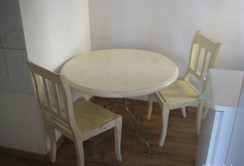 اتاق استاندارد سه نفره, Seibel