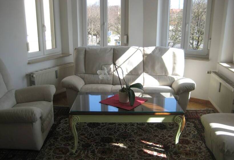 اتاق استاندارد سه نفره, Seibel
