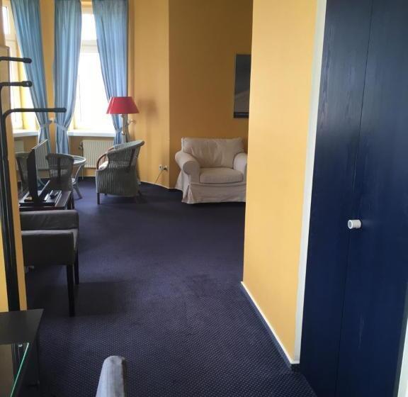 اتاق راحتی با چشم‌انداز دریا, Np Hotel Schweriner Hof