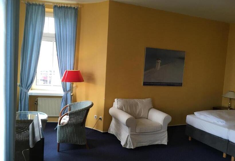 اتاق راحتی با چشم‌انداز دریا, Np Hotel Schweriner Hof