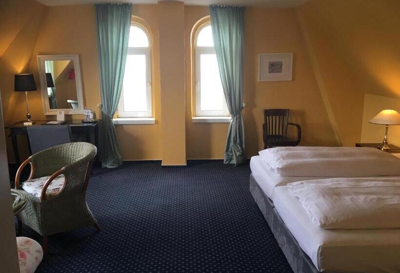 اتاق اساندارد با چشم‌انداز جانبی به دریا, Np Hotel Schweriner Hof
