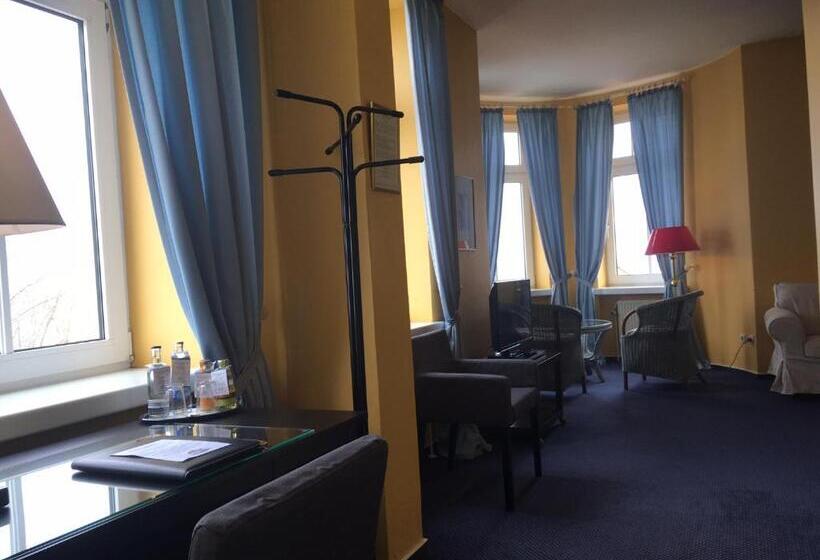 اتاق راحتی با چشم‌انداز دریا, Np Hotel Schweriner Hof