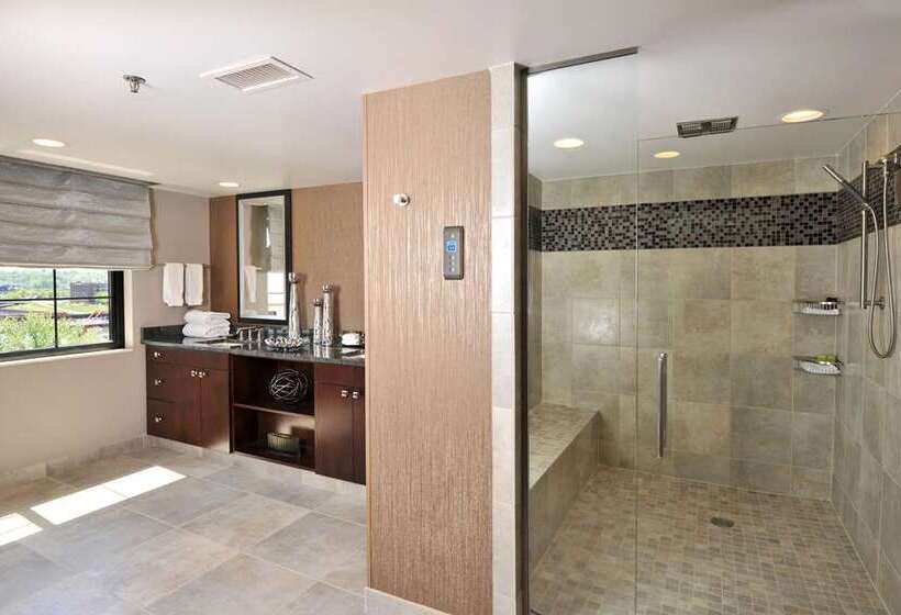 سوییت, Embassy Suites Hotel Charlotte