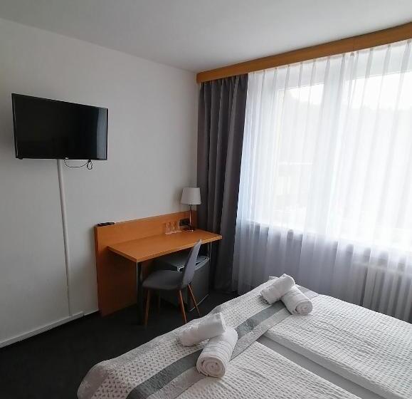 Четырехместный Номер Стандарт, Horský Hotel Jelenovská S Bazénem V Ceně