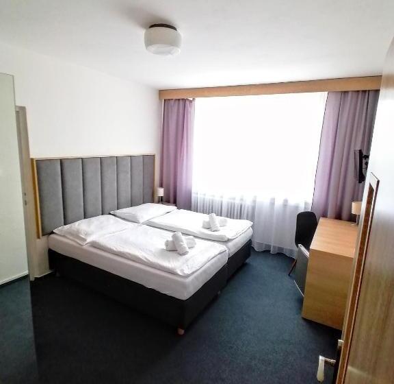Четырехместный Номер Стандарт, Horský Hotel Jelenovská S Bazénem V Ceně