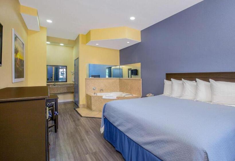 Люкс Deluxe Кровать Кинг, Days Inn By Wyndham Banning Casino/outlet Mall