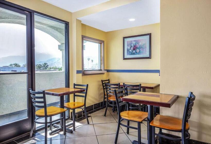 Номер Стандарт Кровать Кинг Адаптированный для Инвалидов, Days Inn By Wyndham Banning Casino/outlet Mall